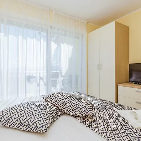 Luxury With Pool Apartment *