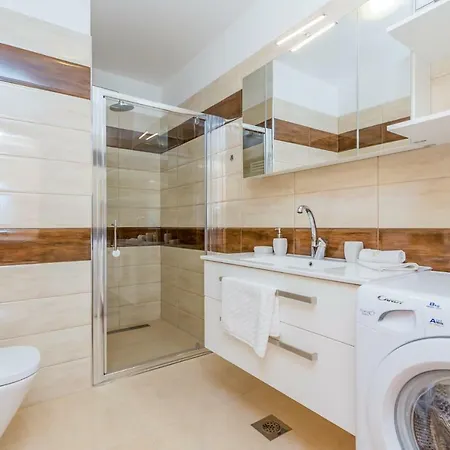 Luxury With Pool * كوسترينا