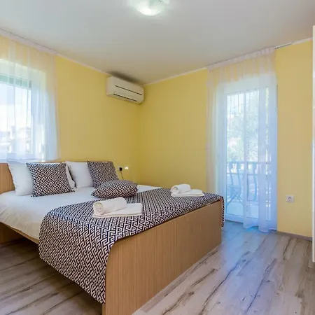 Luxury With Pool Apartment *