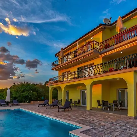 Luxury With Pool Appartement *