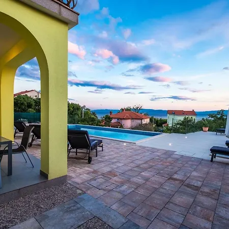Apartment Luxury With Pool