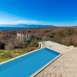 Luxury With Pool Apartment