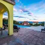 Apartment Luxury With Pool