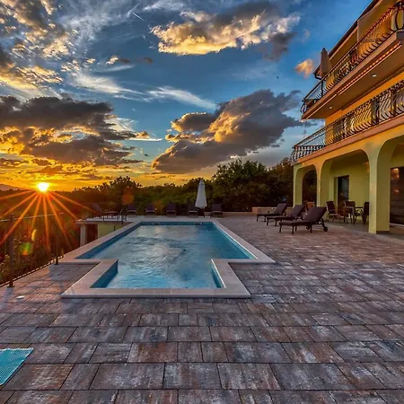 Luxury With Pool