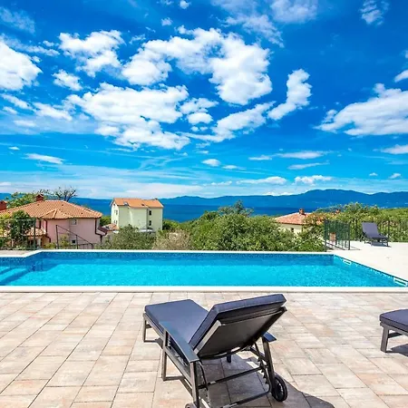 Apartament Luxury With Pool Kostrena