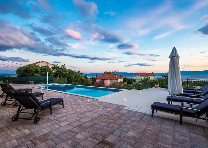 Luxury With Pool Апартаменты