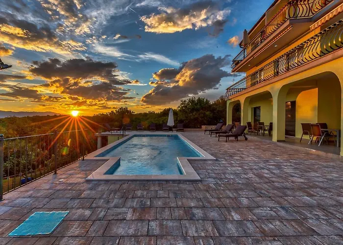 Luxury With Pool
