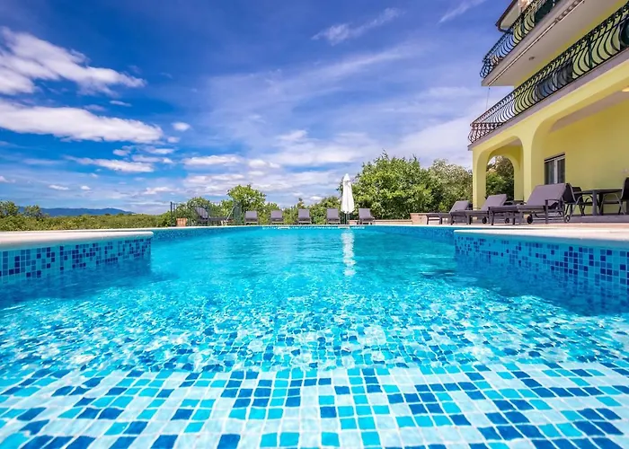 Luxury With Pool Апартаменты *
