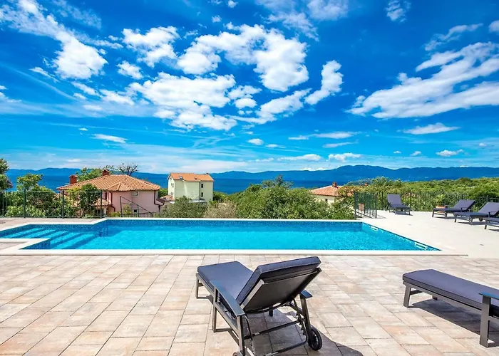 Апартаменты Luxury With Pool Кострена