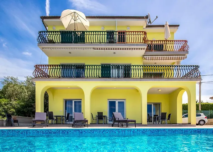 Апартаменты Luxury With Pool