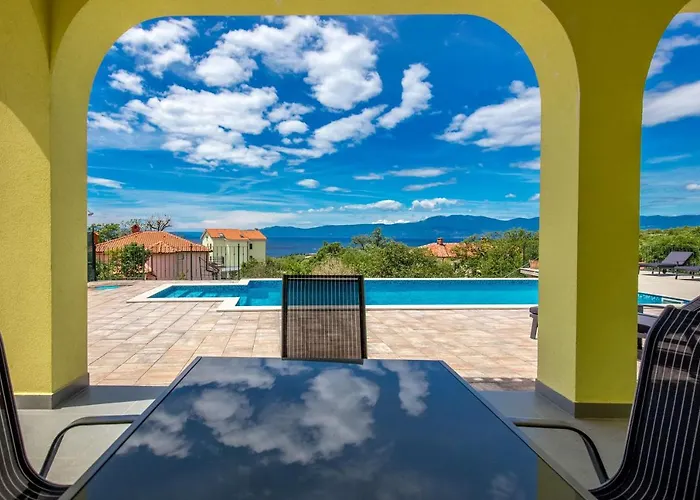 Luxury With Pool